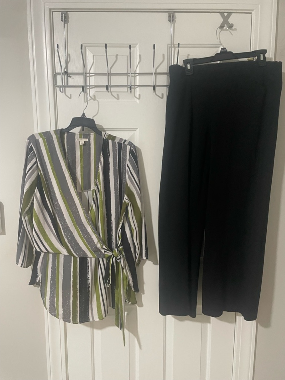 EST 1946 top large with old navy pixie sz12 pants stretch